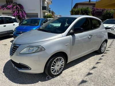 Lancia Ypsilon 1.2 69 CV 5 porte S&amp;S Gold Argento usata Altidona