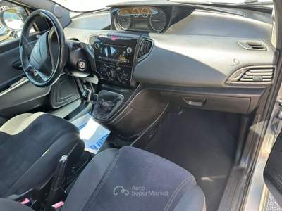 Lancia Ypsilon 1.2 69 CV 5 porte S&amp;S Gold Argento usata Altidona