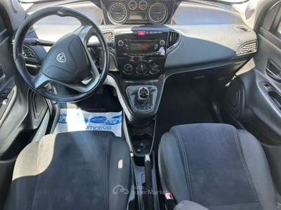 Lancia Ypsilon 1.2 69 CV 5 porte S&amp;S Gold Argento usata Altidona