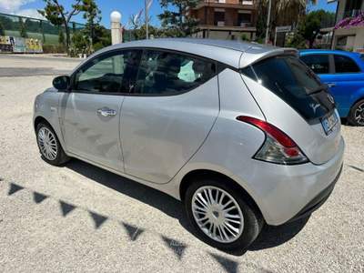 Lancia Ypsilon 1.2 69 CV 5 porte S&amp;S Gold Argento usata Altidona