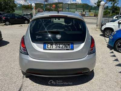 Lancia Ypsilon 1.2 69 CV 5 porte S&amp;S Gold Argento usata Altidona
