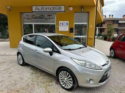 Ford Fiesta 1.2 5 porte Bz.- GPL Titanium Argento usata Altidona