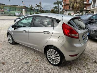 Ford Fiesta 1.2 5 porte Bz.- GPL Titanium Argento usata Altidona