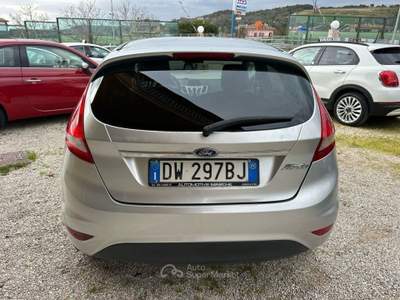 Ford Fiesta 1.2 5 porte Bz.- GPL Titanium Argento usata Altidona