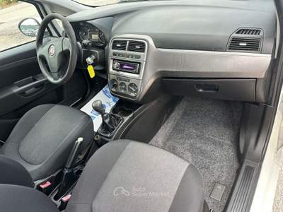 Fiat Grande Punto 1.4 5 porte Actual Natural Power Bianco usata Altidona