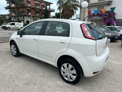 Fiat Grande Punto 1.4 5 porte Actual Natural Power Bianco usata Altidona