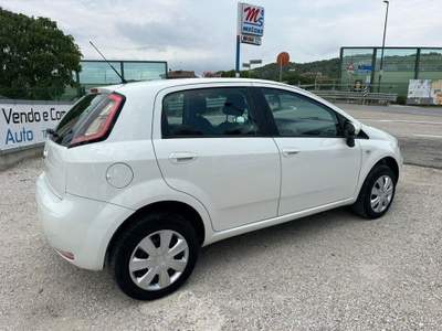 Fiat Grande Punto 1.4 5 porte Actual Natural Power Bianco usata Altidona