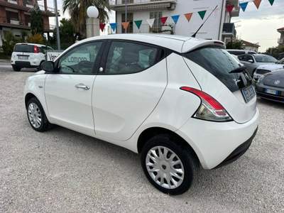 Lancia Ypsilon Ypsilon 0.9 t.air Gold ecochic metano 80cv Bianco usata Altidona
