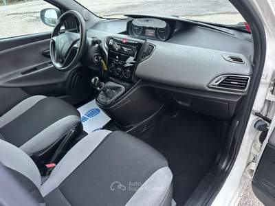 Lancia Ypsilon Ypsilon 0.9 t.air Gold ecochic metano 80cv Bianco usata Altidona