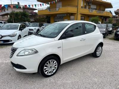 Lancia Ypsilon Ypsilon 0.9 t.air Gold ecochic metano 80cv Bianco usata Altidona