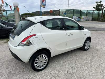 Lancia Ypsilon Ypsilon 0.9 t.air Gold ecochic metano 80cv Bianco usata Altidona