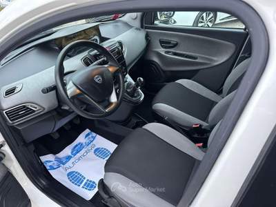 Lancia Ypsilon Ypsilon 0.9 t.air Gold ecochic metano 80cv Bianco usata Altidona