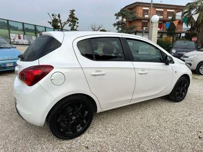 Opel Corsa 1.4 90CV 5 porte Innovation +metano Bianco usata Altidona