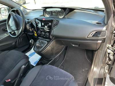 Lancia Ypsilon 1.3 MJT 16V 95 CV 5 porte S&amp;S Gold Nero usata Altidona