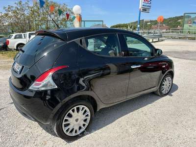 Lancia Ypsilon 1.3 MJT 16V 95 CV 5 porte S&amp;S Gold Nero usata Altidona