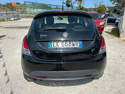 Lancia Ypsilon 1.3 MJT 16V 95 CV 5 porte S&amp;S Gold Nero usata Altidona