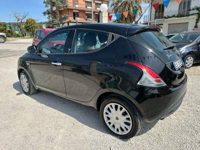 Lancia Ypsilon 1.3 MJT 16V 95 CV 5 porte S&amp;S Gold Nero usata Altidona