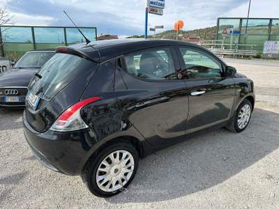 Lancia Ypsilon 1.2 69 CV 5 porte GPL Ecochic Silver Nero usata Altidona
