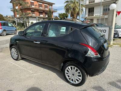 Lancia Ypsilon 1.2 69 CV 5 porte GPL Ecochic Silver Nero usata Altidona