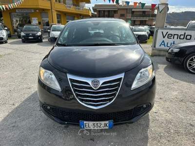 Lancia Ypsilon 1.2 69 CV 5 porte GPL Ecochic Silver Nero usata Altidona