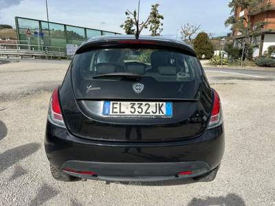 Lancia Ypsilon 1.2 69 CV 5 porte GPL Ecochic Silver Nero usata Altidona