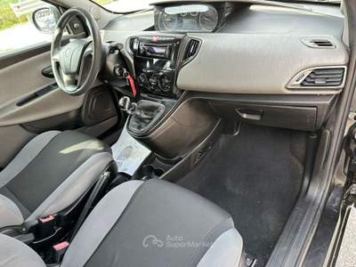 Lancia Ypsilon 1.2 69 CV 5 porte GPL Ecochic Silver Nero usata Altidona