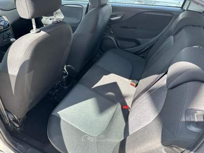 Fiat Punto 1.4 8V 5 porte Natural Power Street Argento usata Altidona
