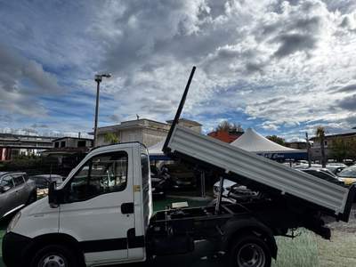 Iveco Daily 35 ribaltabile usata SOMMA VESUVIANA