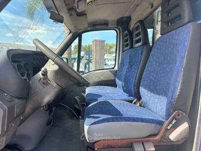Iveco Daily 35S12 - 2006 - tende laterali e scaffalatura usata San Michele Salentino
