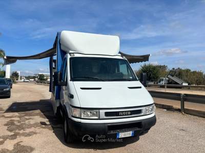 Iveco Daily 35S12 - 2006 - tende laterali e scaffalatura usata San Michele Salentino