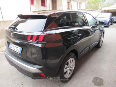 Peugeot 3008 S&S Business Nero usata Striano