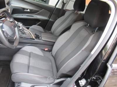 Peugeot 3008 S&S Business Nero usata Striano