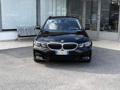 BMW Serie 3 320iA 318 2.0 Benzina 156CV E6 Automatica - 2022 Nero usata Roma
