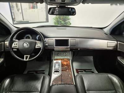 Jaguar XF 3.0 D V6 Premium Luxury Blu/Azzurro usata Casalgrande