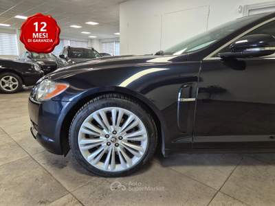 Jaguar XF 3.0 D V6 Premium Luxury Blu/Azzurro usata Casalgrande