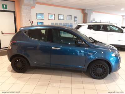 Lancia Ypsilon Ypsilon 1.0 HYBRID SILVER Blu/Azzurro usata Stradella