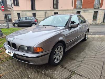 BMW Serie 5 520i i 24V cat Eletta TAGLIANDI CERTIFICATI Grigio usata Galliate