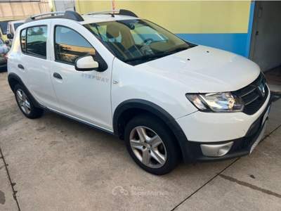 Dacia Sandero Autovettura in ottime condizioni Benzina / GPL Bianco usata Due Carrare