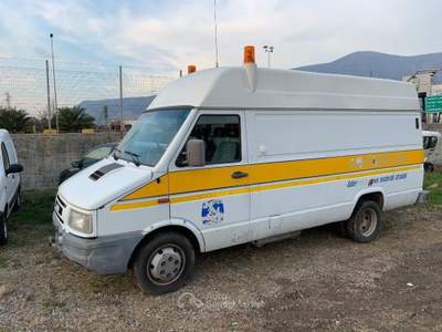 Iveco Daily 35.12 2.8 TDI Furg. Allest. CAROTATRICE Bianco usata Sarno