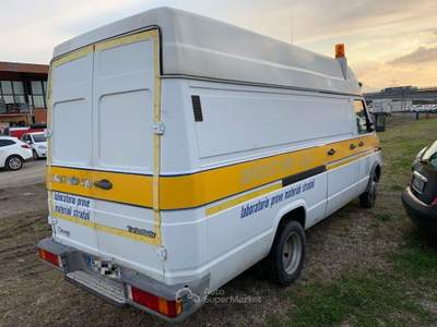 Iveco Daily 35.12 2.8 TDI Furg. Allest. CAROTATRICE Bianco usata Sarno