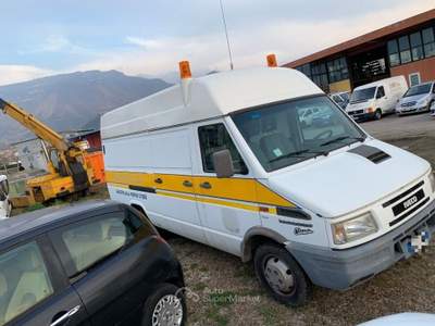 Iveco Daily 35.12 2.8 TDI Furg. Allest. CAROTATRICE Bianco usata Sarno