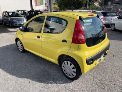 Peugeot 107 1.0 68CV 5p. Access Plaisir Ok Neopatentati Giallo usata Sarno