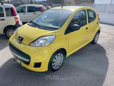 Peugeot 107 1.0 68CV 5p. Access Plaisir Ok Neopatentati Giallo usata Sarno