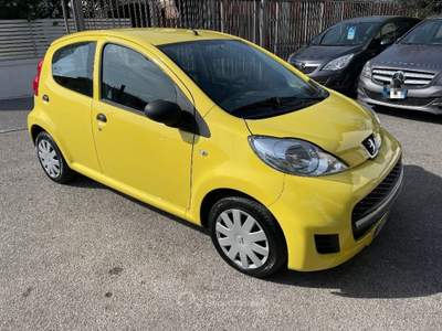 Peugeot 107 1.0 68CV 5p. Access Plaisir Ok Neopatentati Giallo usata Sarno