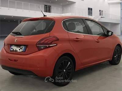 Peugeot 208 PureTech 82 5 porte Allure Ok Neopatentati Km Cert Arancione usata Sarno