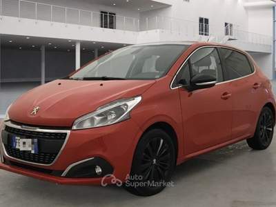 Peugeot 208 PureTech 82 5 porte Allure Ok Neopatentati Km Cert Arancione usata Sarno
