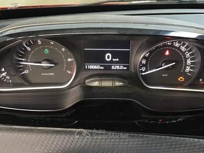 Peugeot 208 PureTech 82 5 porte Allure Ok Neopatentati Km Cert Arancione usata Sarno