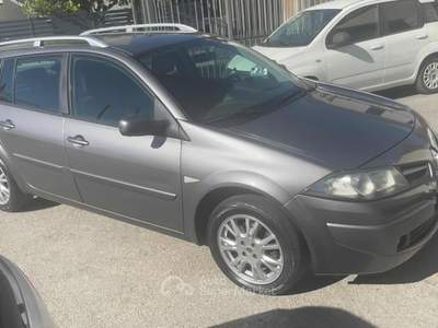 Renault Mégane Mégane 1.5 dCi 110CV SporTour Luxe Km Certificati Grigio usata Sarno