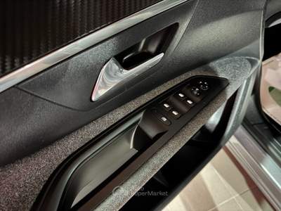 Peugeot 3008 BlueHDi 120CV EAT6 ALLURE Grigio usata Bronte