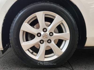 Mazda 3 Mazda3 1.6 MZR 105 CV 5p. Active Bianco usata Pompei